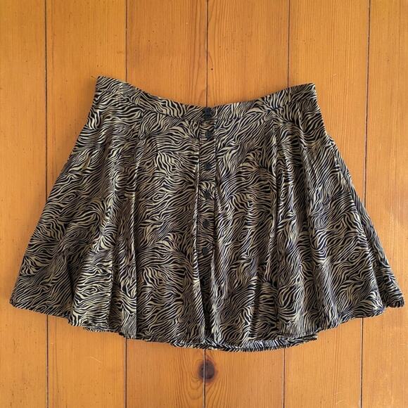 Urban Outfitters Zebra Print‎ Mini Skirt Tan Black Button Front Flowy Skater - Picture 9 of 9